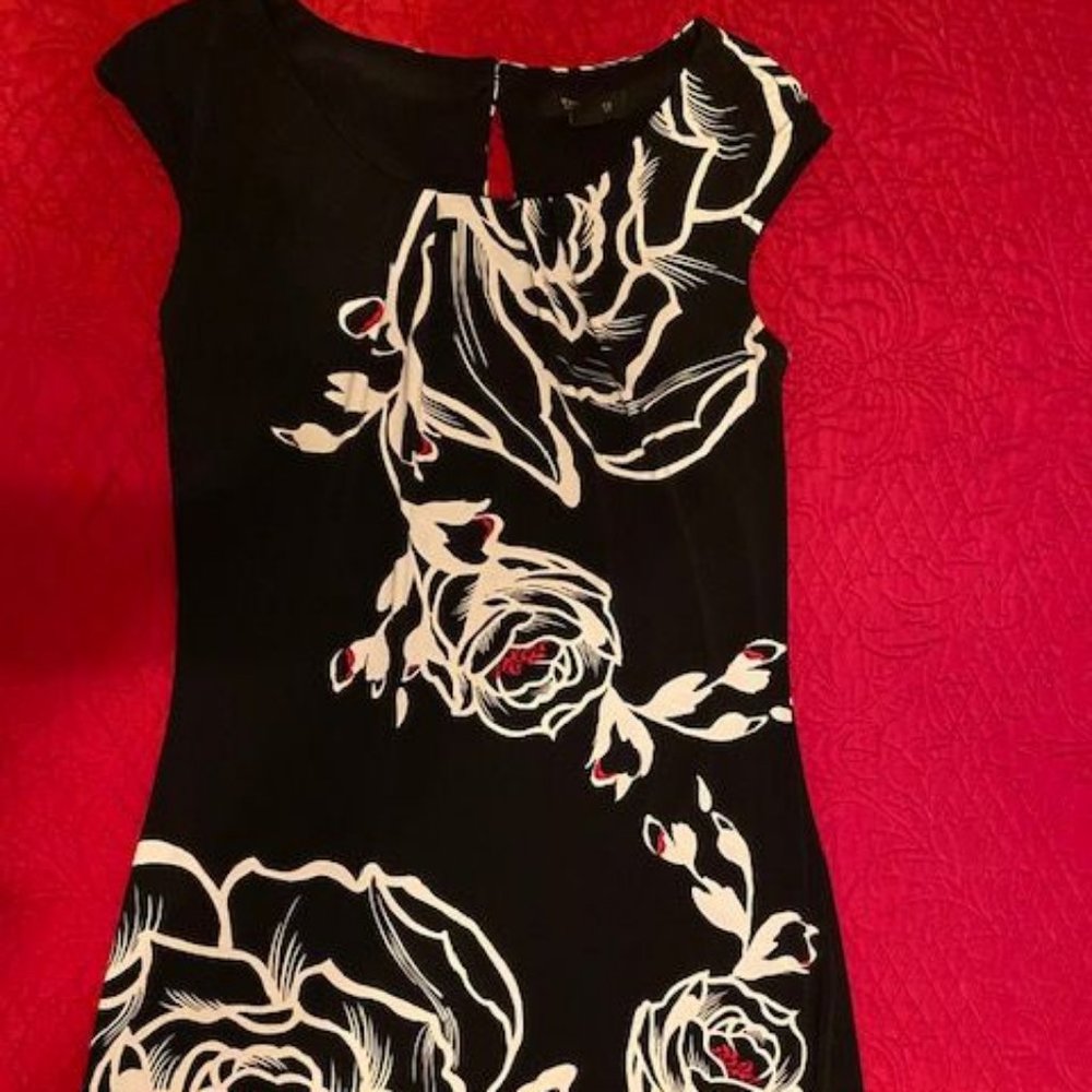 White House Black Market Dress size small EUC